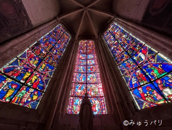 サンテティエンヌ大聖堂のステンドグラス「ブールジュレッド」 みゅう